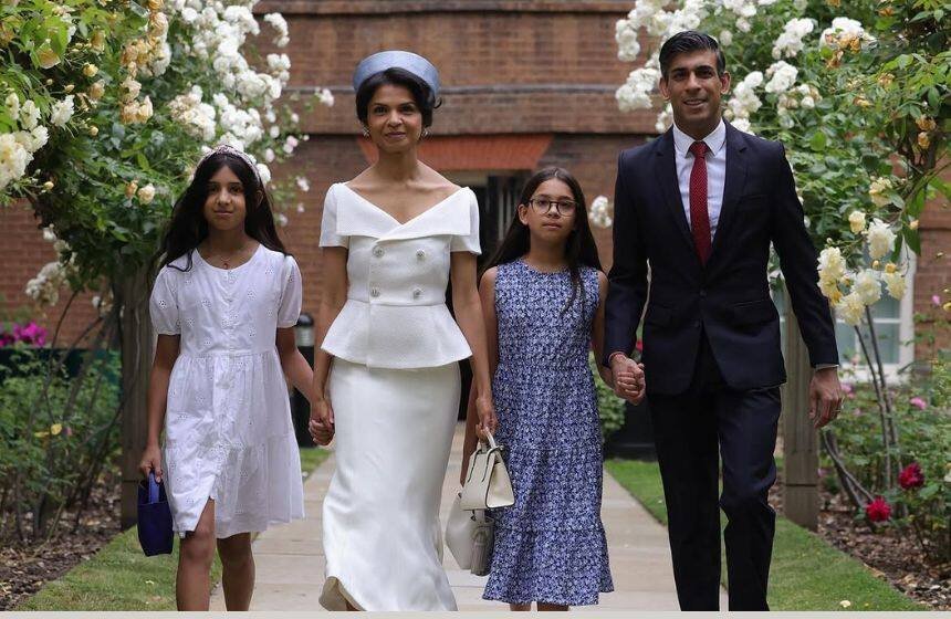 Akshata Murthy with husband Rishi Sunak and her daughter walking 